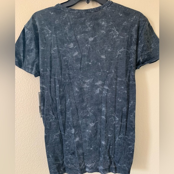 *NWT Women’s Graphic Cutout Tshirt SIZE M NWT* - Picture 10 of 10